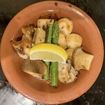 お好み焼き 城土井 - カキとエリンギのバター醤油@１０８０円！