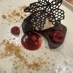 UNE TABLE - ⑬デザ一トC　ショコラリ一ヌ、フランボワーズのク一リー