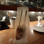 ワインと炭火串焼 銀座 荻 - 瞬間燻製中