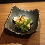 ワインと炭火串焼 銀座 荻 - ムール貝のオイル漬け