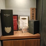 ワインと炭火串焼 銀座 荻 - 内観