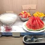 CABIN cafe - グラノーラ、ヨーグルト、フルーツ、わらびもち