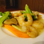 上海酒家 岳 - エビの塩炒めランチ
