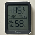 焼きもの家 慶 - 出掛ける前に外気の温湿度をチェック。15℃で湿度60%の空気をそのまま20℃に上げたら偉い勢いで乾いてしまう