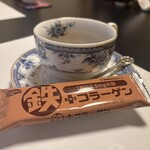 杏花亭 - コーヒーに鉄分ウエハース