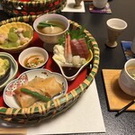 杏花亭 - 杏花膳(鶏肉とキノコのみぞれ和え、蓮根の中にはエビ、お造り、エビ春巻きの下にはキノコあん、エビとアボカドのグラタン、自家製あん肝)と茶碗蒸し(上には玉ねぎ)