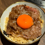 焼肉ぽんが - 特選サーロインとトリュフとフォアグラの土鍋ご飯