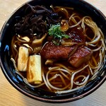 【季節数量限定】三笠産落葉キノコとキクラゲの二種そば