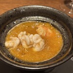 アカ - 白子とエビのアヒージョ