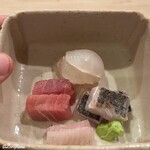 御料理 寺沢 - 星鰈､目鉢鮪､太刀魚の炙りに星鰈の縁側