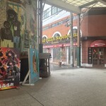 ソロ ピッツァ ナポレターナ ダ ピッコロ 大須本店 - 顔はめパネルと外観。