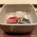 御料理 寺沢 - 星鰈､目鉢鮪､太刀魚の炙りに星鰈の縁側
