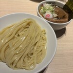 東京アンダーグラウンドラーメン 頑者 - 