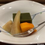 御料理 寺沢 - 洋梨のコンポートと柿と桑茶の羊羹