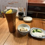 おでんと酒 十 - ハイボールとお通し、お通しのレベルが高いです