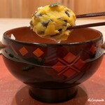 御料理 寺沢 - 青柚で留められた帆立貝柱と木耳と南瓜の真薯