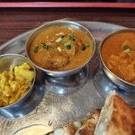 Little Spice - 左からピクルス？日替わりオクラチキンカレー、野菜カレー