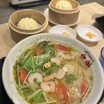皇蘭 - エビとトマトのバジルラーメン＋肉まん