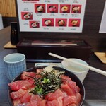 まぐろのなかだ屋 - まぐろ漬け丼　大盛り百円増し