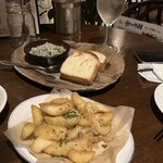 ダンチキンダン - アンチョビポテトとシラスとネギのアヒージョ