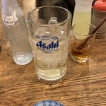 魚三酒場 - ウィスキーと炭酸。ウィスキー80cc近くある？多くて嬉しい！