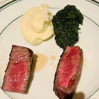ウルフギャング・ステーキハウス 丸の内店 - プライム熟成T-BONEステーキ＋マッシュドポテト＆クリームスピナッチ