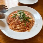 東京バルGardenTerrace - 本日のパスタの秋鮭とトマト、きのこクリームスパゲッティー1400円税込　