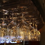 La Goccia Tokyo - ワインのポテンシャルに合わせてグラスを使い分けています。詳しくは当店ソムリエまで