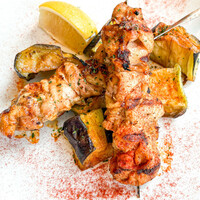 スパイシーチキンのブロチェッタと紀の里産 秋ナスのフリット