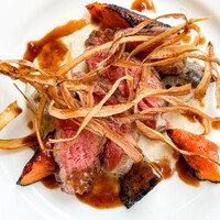 本日の牛肉と紀の里産 根菜のグリル～赤ワインとゴボウのクリームソース～