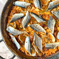 秋刀魚とスペイン産 豚肩ロース、秋キノコのパエリャ（1人前）