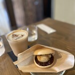 珈琲喫茶 雨宿り - 黒糖カフェラテと黒糖きなこ最中