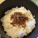 れすとらん杉並 - ご飯、雑魚と山椒のふりかけがかかってます