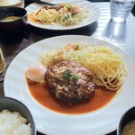 洋食 ツバキ亭 - ハンバーグステーキ（S）、温たま、ライス、味噌汁