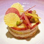 NH - フォアグラの何か。ヒオウギガイみたいな飾りが美しい