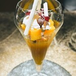 NH - マンゴー、山椒、ミモザのパフェ。最後まで新鮮な組み合わせなのに美味しいのすごい