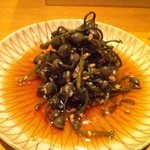 酒亭 沿露目 - みず（赤みずと呼ばれる山菜のこと）きんぴら