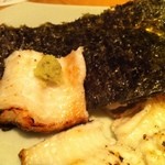 Shutei Zorome - 先ほど炙った海苔を巻いて食べる
