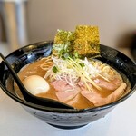 魚介豚骨 ラーメンクボ - 料理写真:魚豚骨ラーメン味玉付き