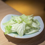 神戸牛焼肉 にくなべ屋 神戸びいどろ - お通し(キャベツ)