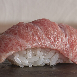 昔からある関西特有の米酢を使った“白シャリ”にこだわり