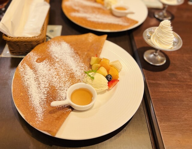 Crepe Lease Stand Chandelier Ha-Bisu Plaza Ten