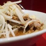 ラーメン二郎 - 豚の厚み