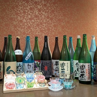 料理と一緒に楽しめる、地元の日本酒や焼酎など多彩なお酒◎