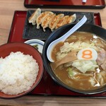 8番らーめん - 料理写真: