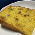 パンジー - しっとり系のカステラで、刻んだかぼちゃもたっぷり入っています♪