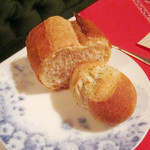 レストラン クララ - ライ麦パンは自家製。フランスパン(2014.10月)