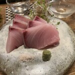 にほん酒と肴 酔音 - 羅臼産・鰤の刺身