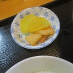 より道 - 漬物付きです