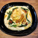 ジャブロウ - チキンとほうれん草の照焼きクリームオムライス